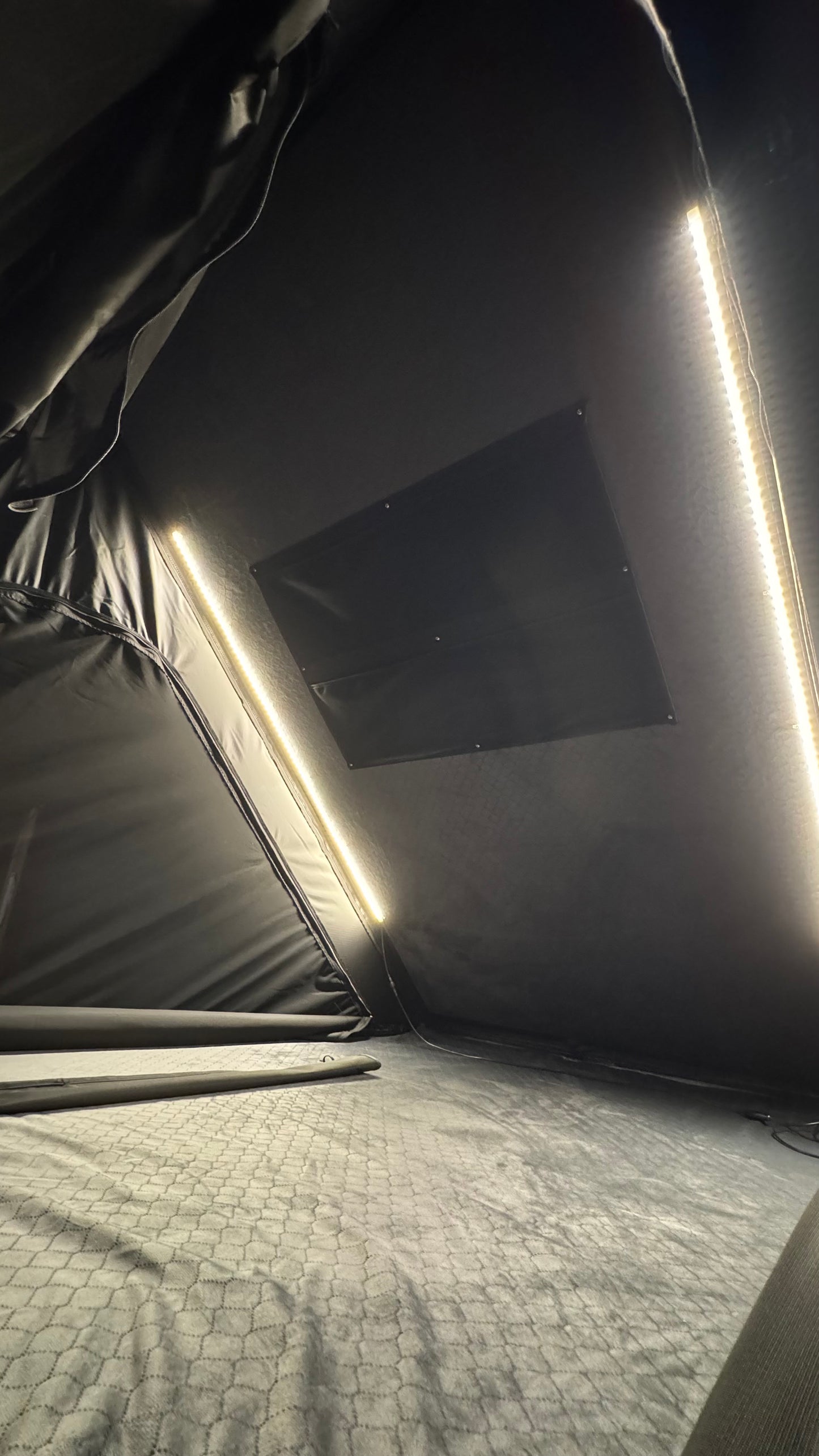 1. Casa de campaña ultra ligera con carcasa rígida de aluminio