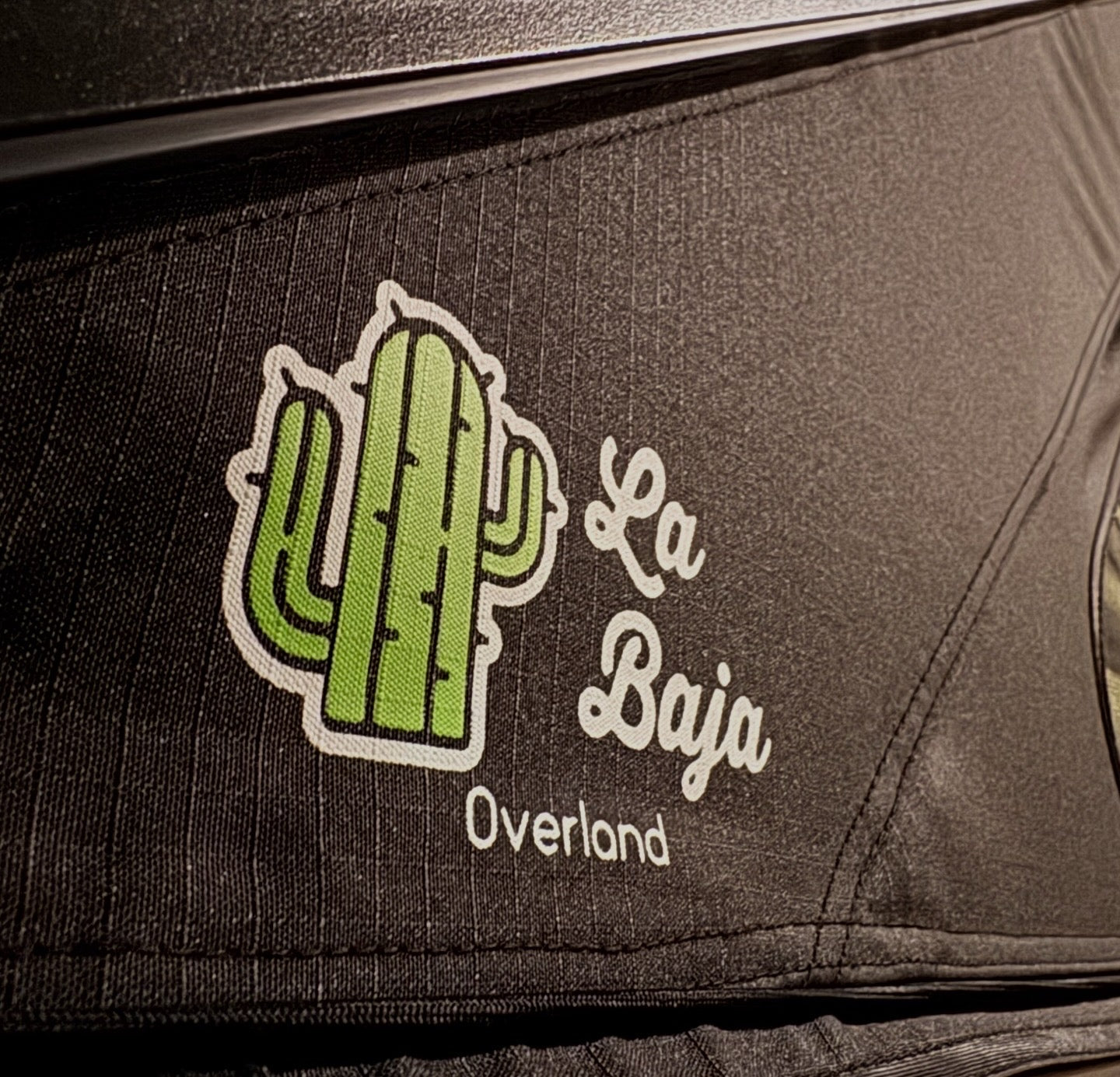 1. Casa de campaña ultra ligera con carcasa rígida de aluminio