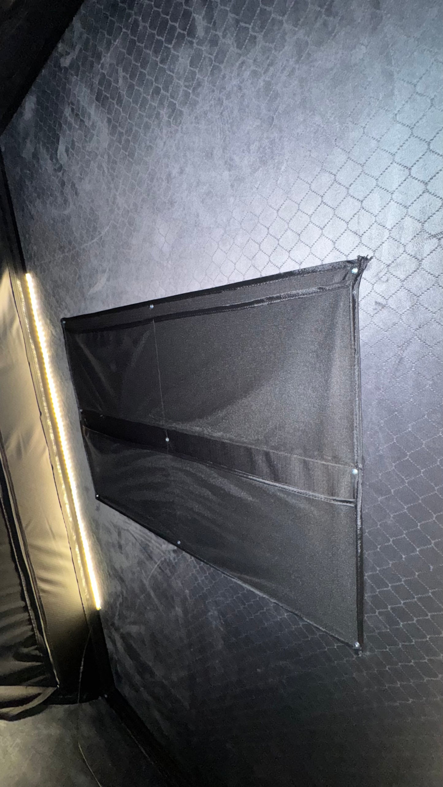 1. Casa de campaña ultra ligera con carcasa rígida de aluminio