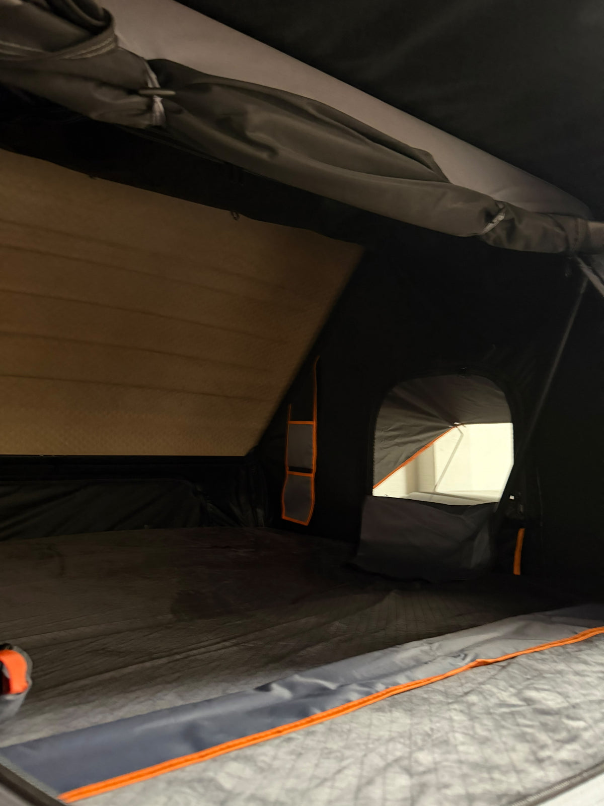 7.) Casa de acampar para auto para 4 personas con carcasa rígida plástico abs